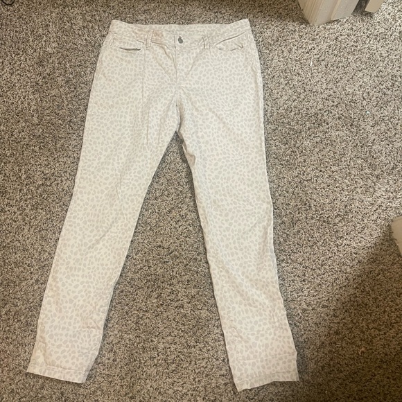 LOFT White Ceetah Print Jeans Size 30/10 - Picture 3 of 4